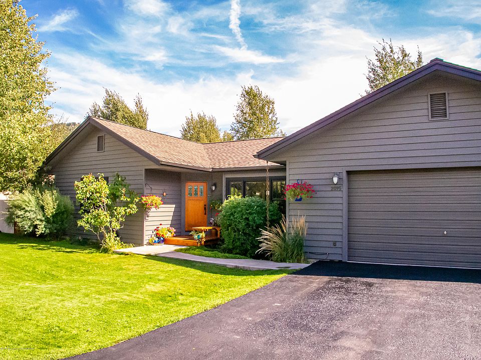 1st image of 2095 Lilac Ln