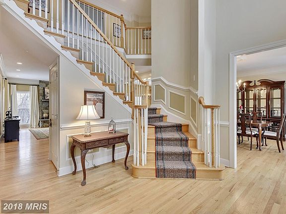 2nd image of 6 Camden Ct