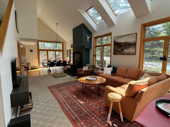 5002 Spring St, Kingfield, ME 04947