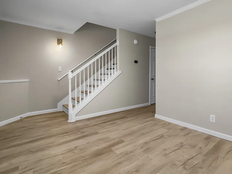 106 Alexander Blvd — Photo 8
