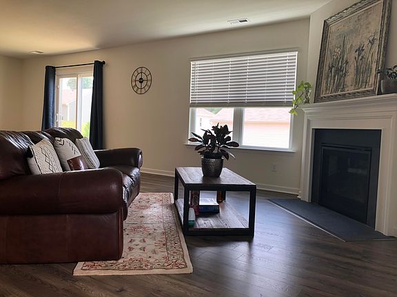 3rd image of 3329 Harmony Ct NE