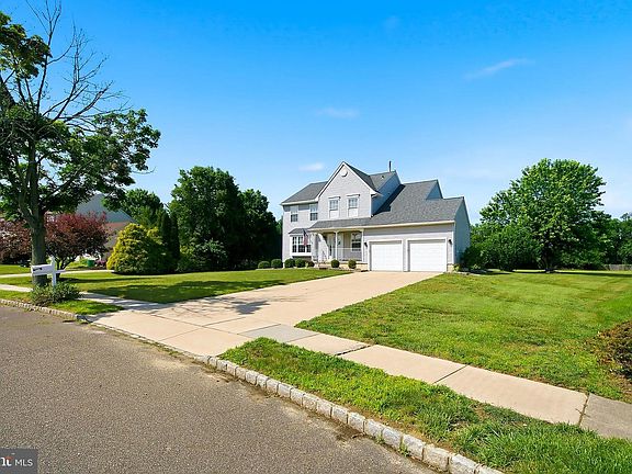 3rd image of 7 Olmsted Dr