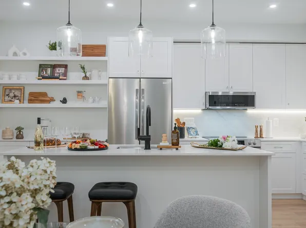 46187 Thomas Rd #211, Chilliwack, BC V2R 3N3