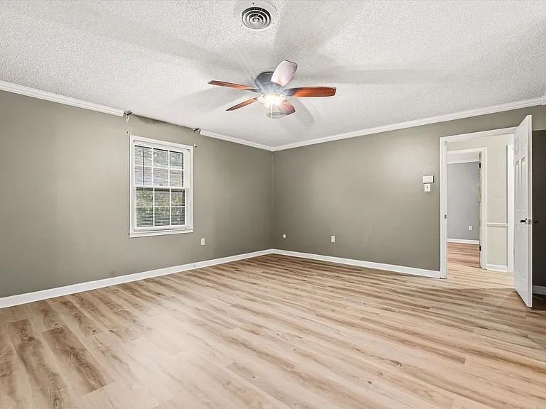 1610 Hillcrest Dr — Photo 20