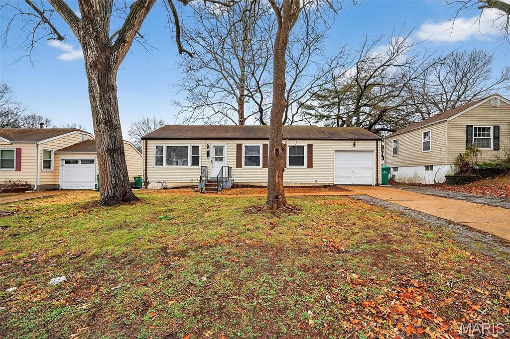 1128 Grenshaw Dr photo 1