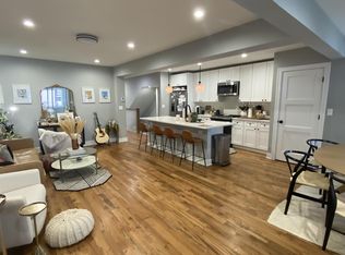 1910 W Henderson St #1F, Chicago, IL 60657