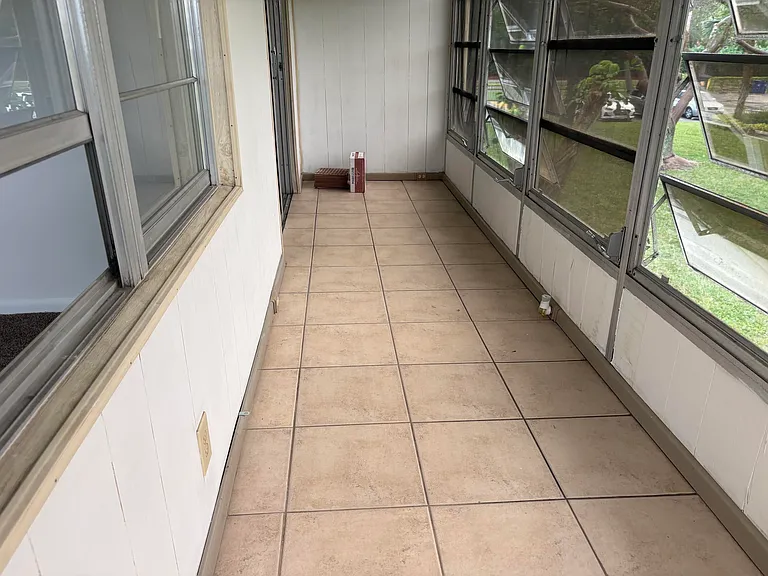 186 Dorset E — Photo 21