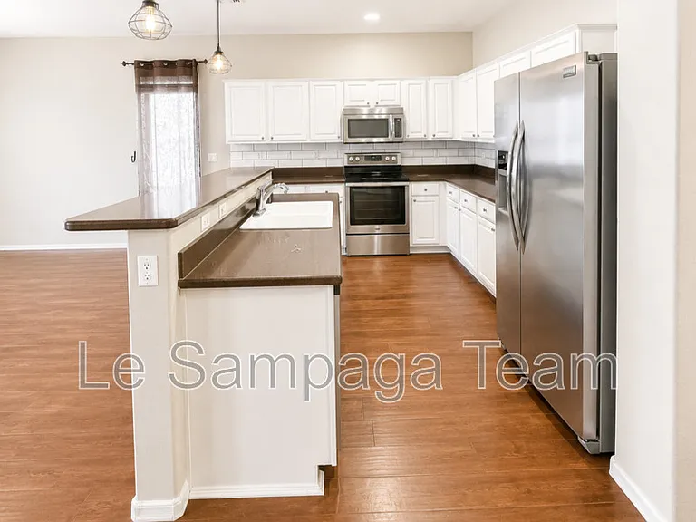 17636 W Maui Ln — Photo 8