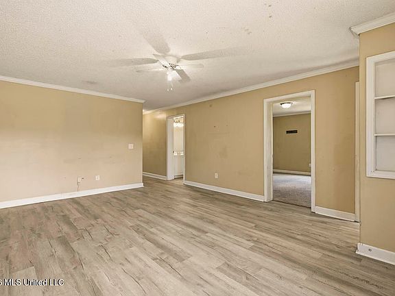 5th image of 194 Hawthorne Dr