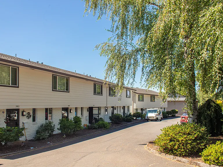 Chestnut Place Apartments — Photo 6