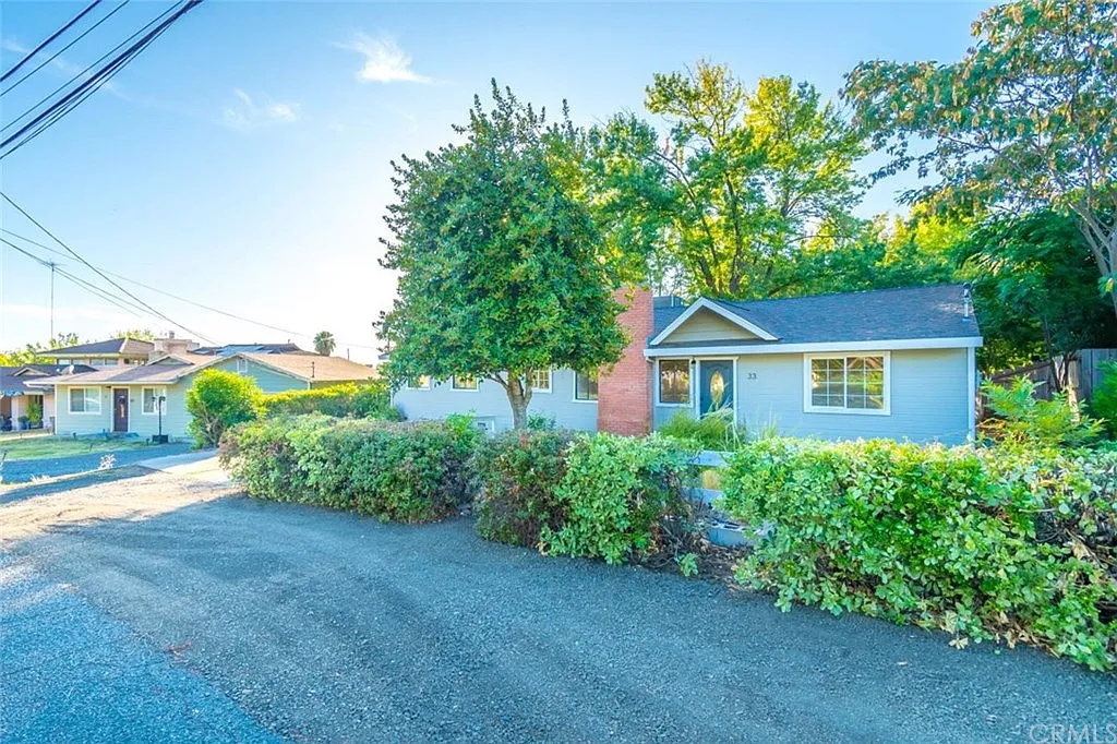 33 Highlands Blvd photo 1