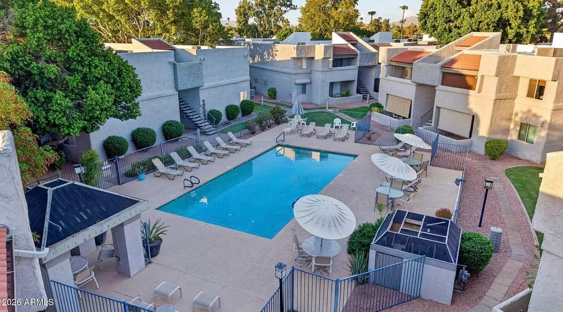 2 bed, 1000 sqft, $1,650 — Photo 3
