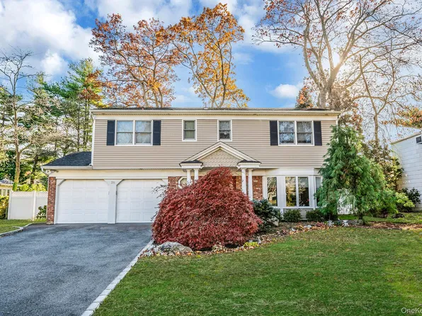 28 Cedarwood Lane, Commack, NY 11725