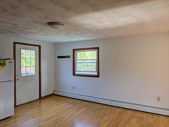 5th image of 460 Maple Ave #2
