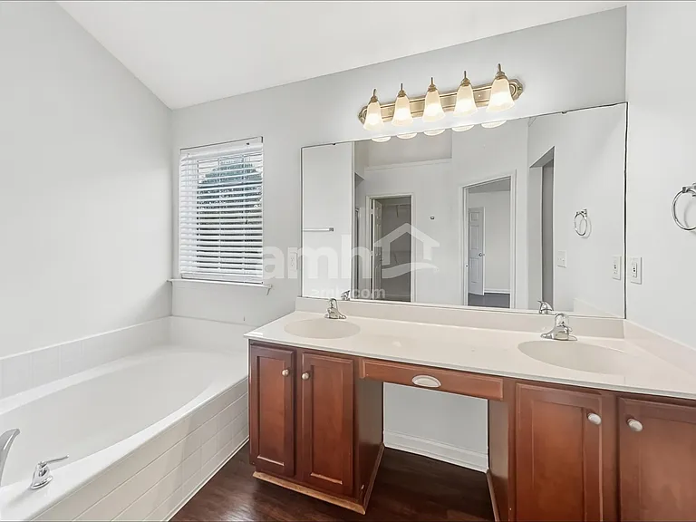 5 Phaeton Ave — Photo 13