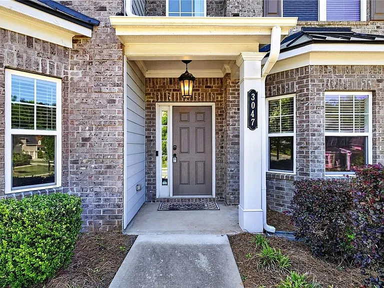 3047 Mountain Shadow Way — Photo 4
