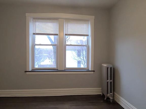 2nd image of 2514 W Belle Plaine Ave #2E
