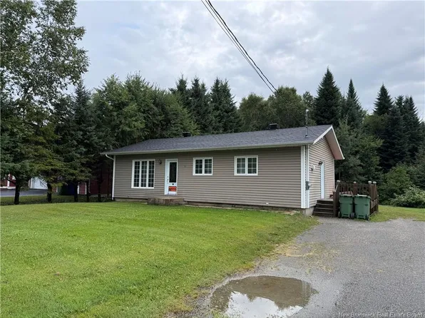 9 4th Ave, Haut Madawaska, NB E7A 2B2