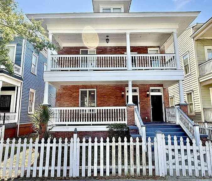 2235 Whitaker St — Photo 1