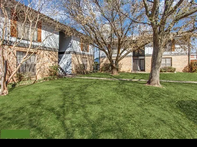 Red Oak on A — Photo 3