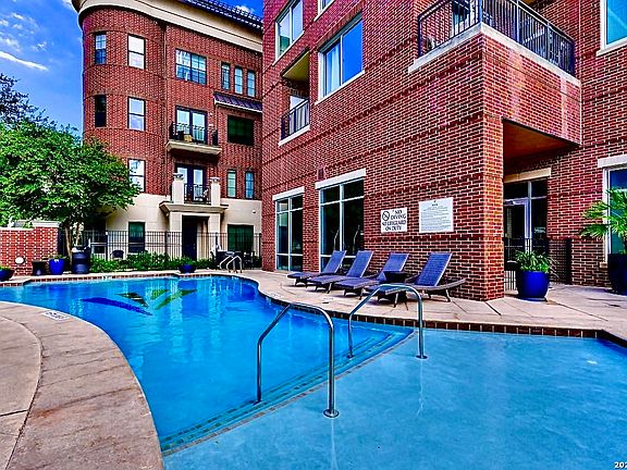 5th image of 215 Center UNIT 1608