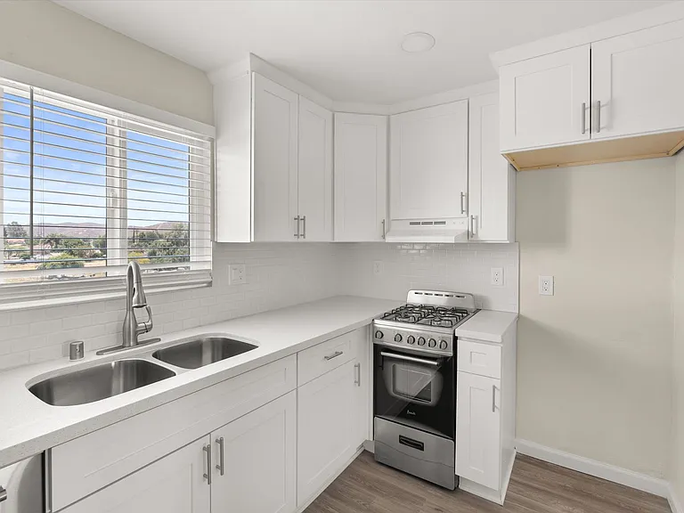 Tyler Arms Apartments - Riverside, CA — Photo 44