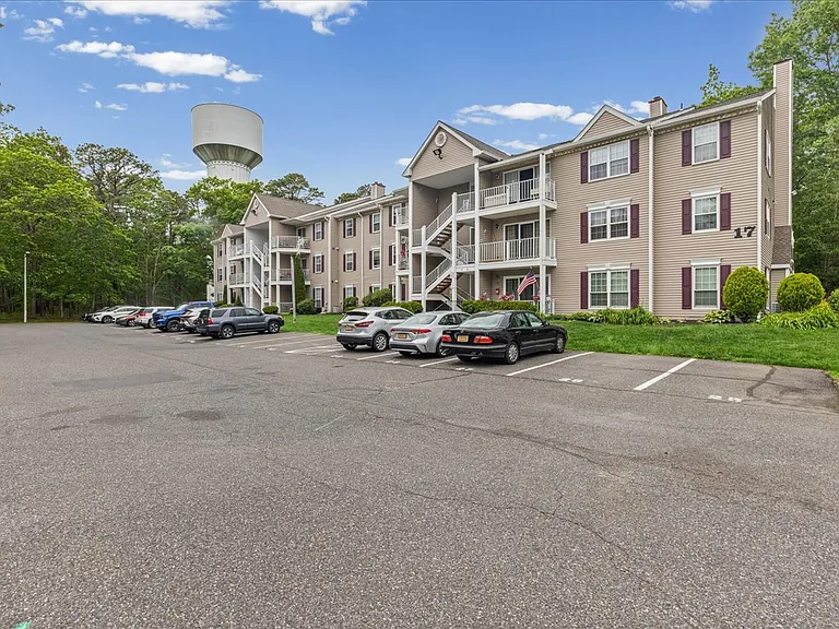 31 Arapaho Pl #1 — Photo 2