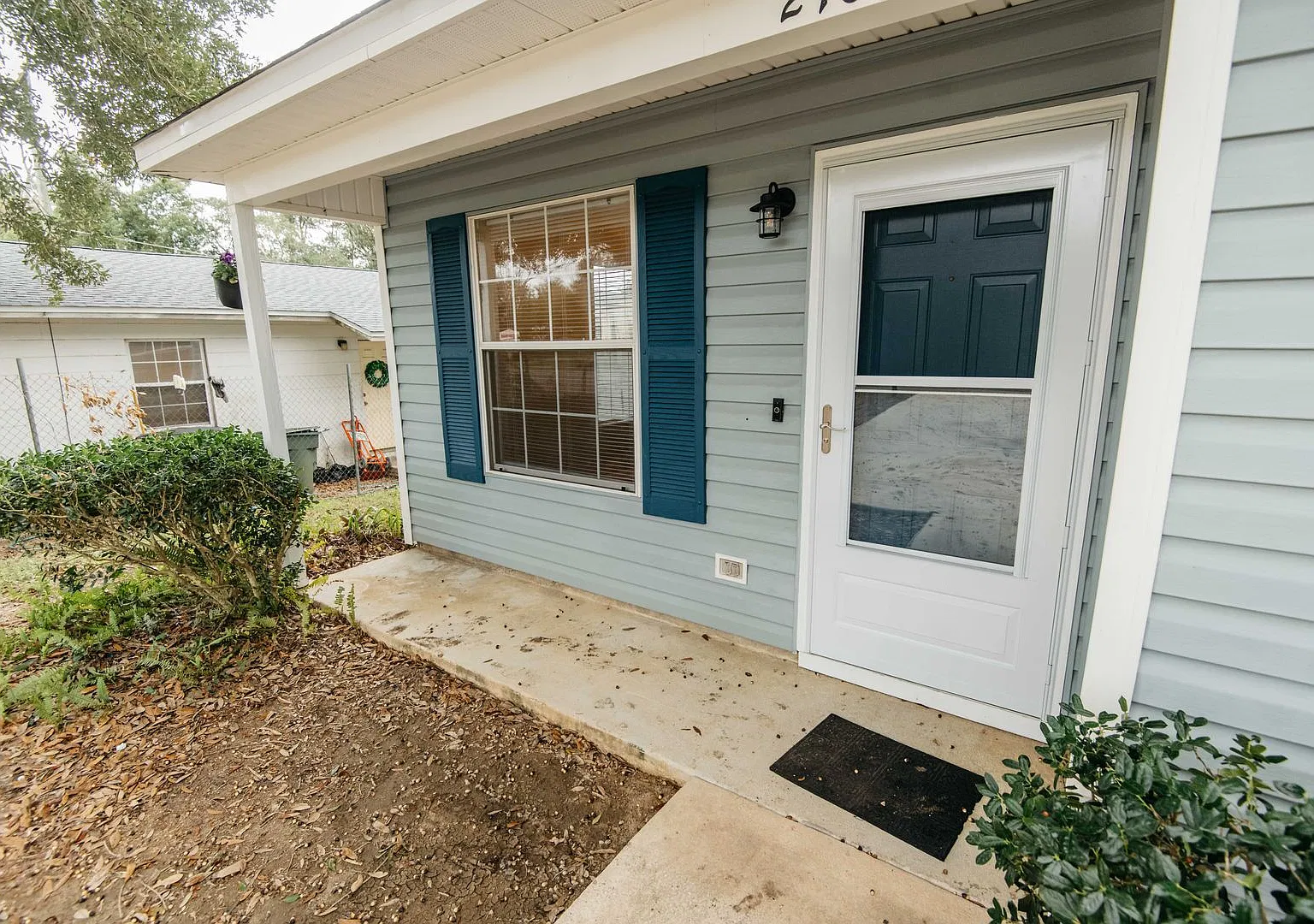 Completely Renovated 3 bed 2 bath single family home — Photo 2