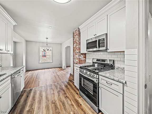 4th image of 864 Willard Ave SE