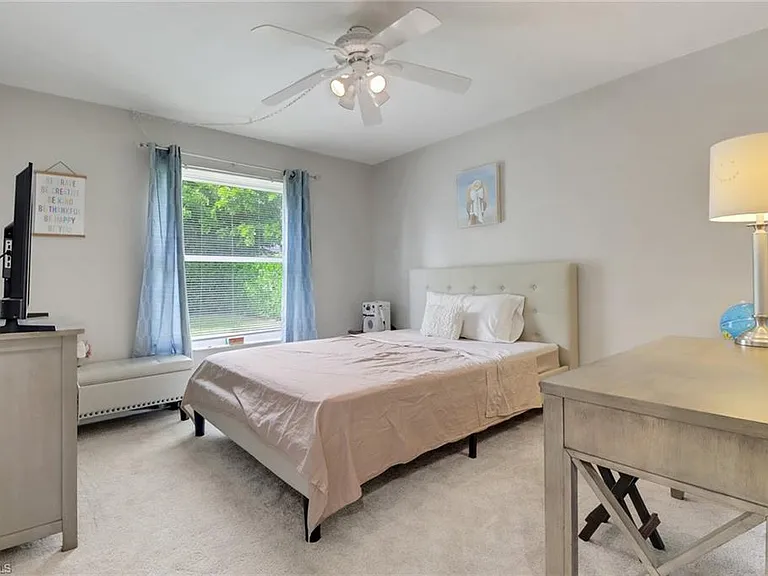 4556 Lakewood Blvd — Photo 11