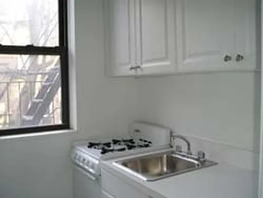 Rented by Eric Goodman Realty Corp | media 20