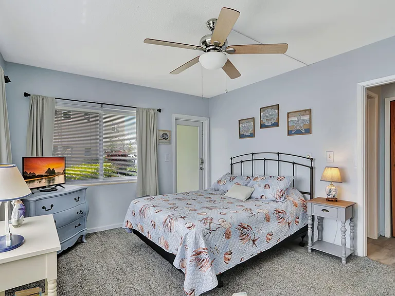 999 N Riverside Dr #3 — Photo 12