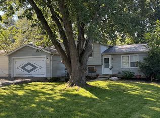 2505 Magnolia Ln, Lindenhurst, IL 60046