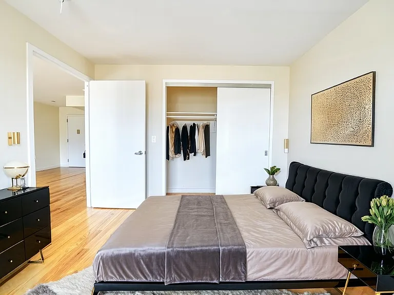 2315 Astoria Blvd #6A — Photo 3
