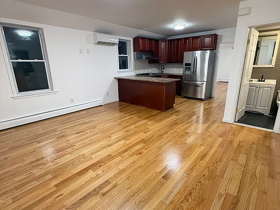 3rd image of 914 College Point Blvd Floor 2