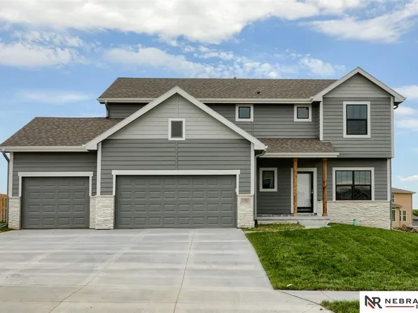 11005 Hardwood Dr, Papillion, NE 68046