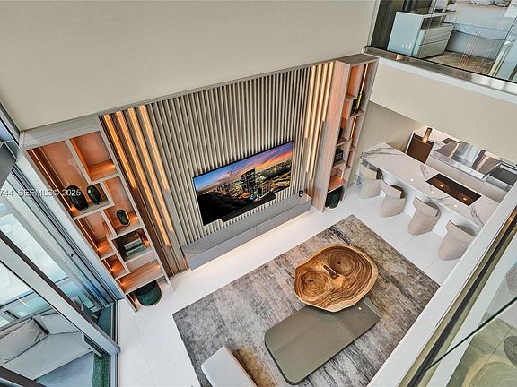 2nd image of 1100 Biscayne Blvd Unit 5000