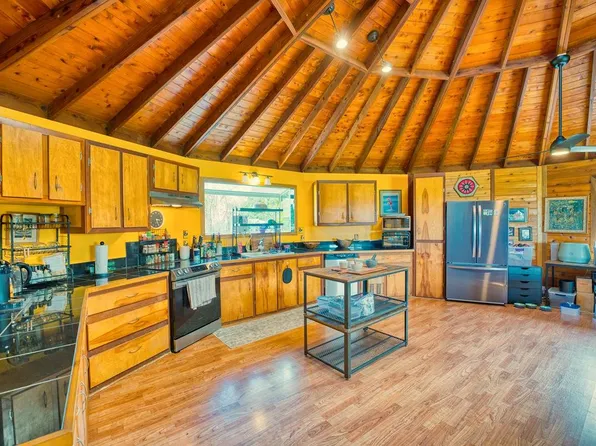 1023 Ainalako Rd, Hilo, HI 96720