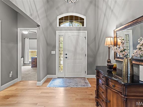 3rd image of 527 Amber Way Ct