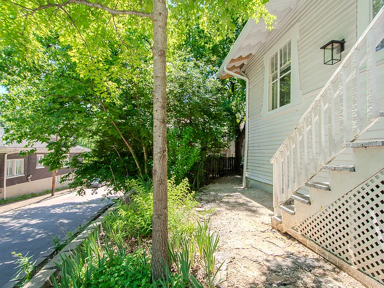 1613 Edgeland Ave — Photo 3