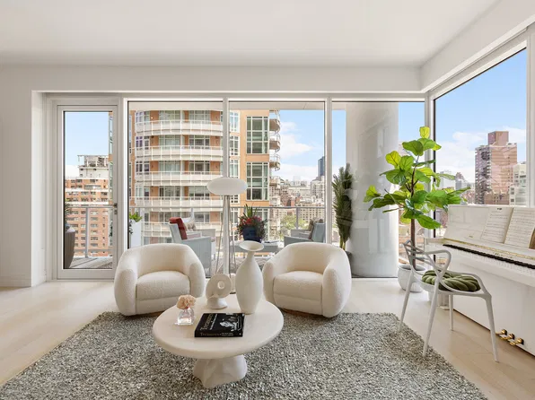 200 East 59th Street image 1 of 7