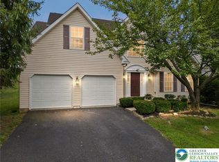 6903 Lincoln Dr, Macungie, PA 18062