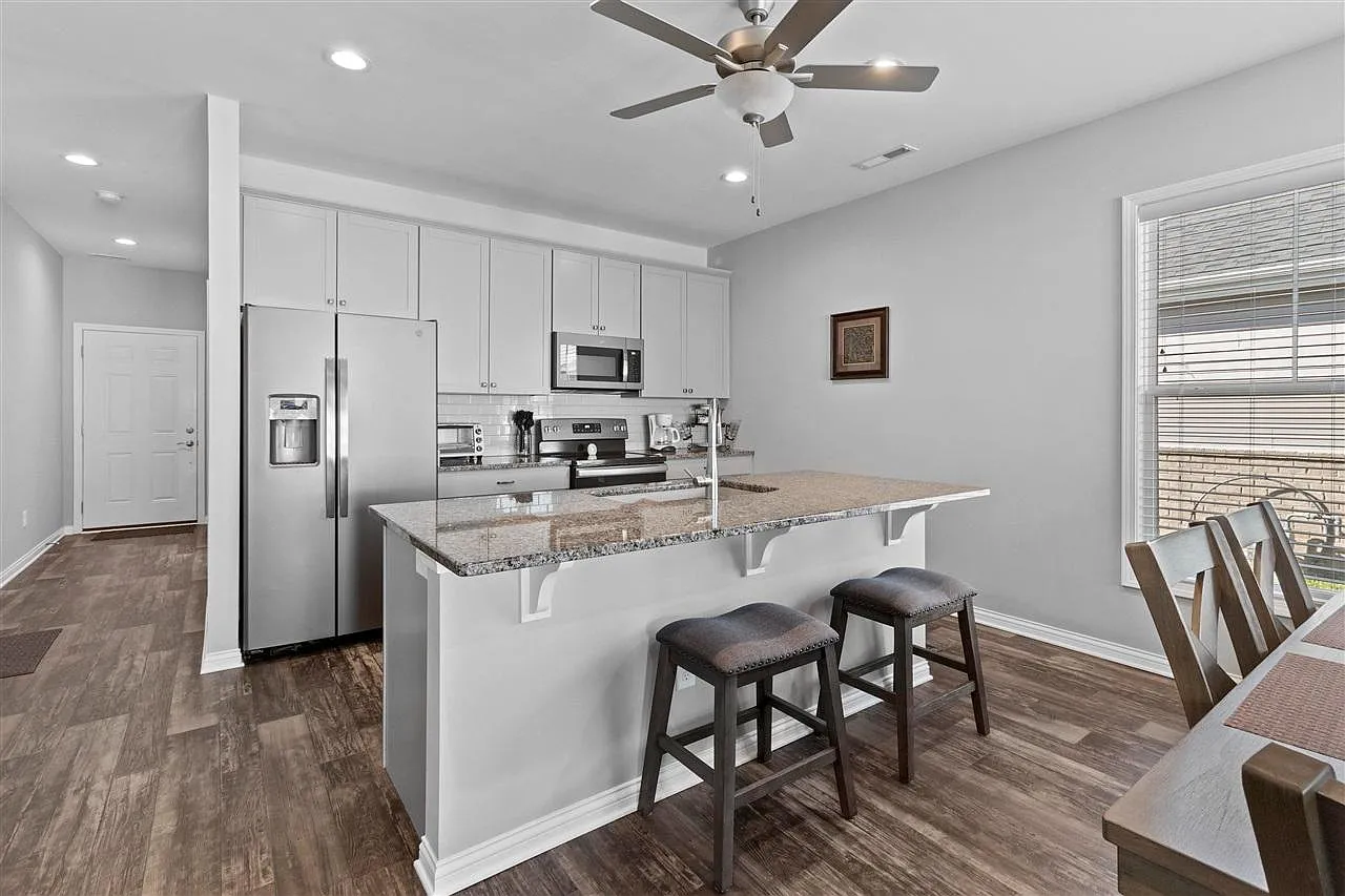 823 Saucer Ct — Photo 2