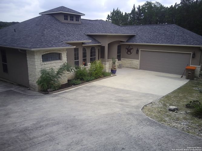 1st image of 275 Delanoy Dr