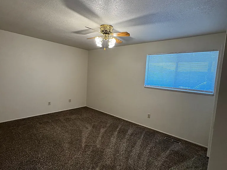 643 Travis Dr — Photo 8