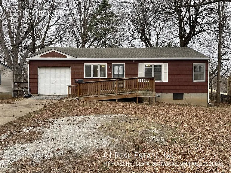 123 N Peck Dr — Photo 1