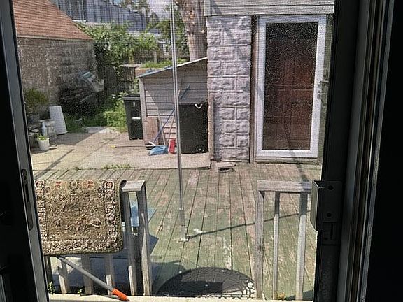 3rd image of 5911 Avenue