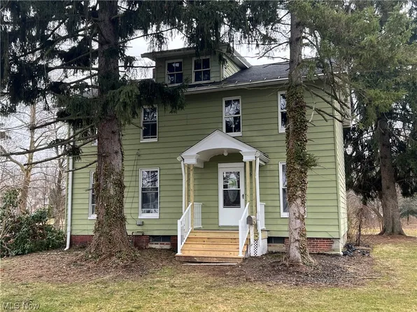 96 W Tibbitts St, Geneva, OH 44041