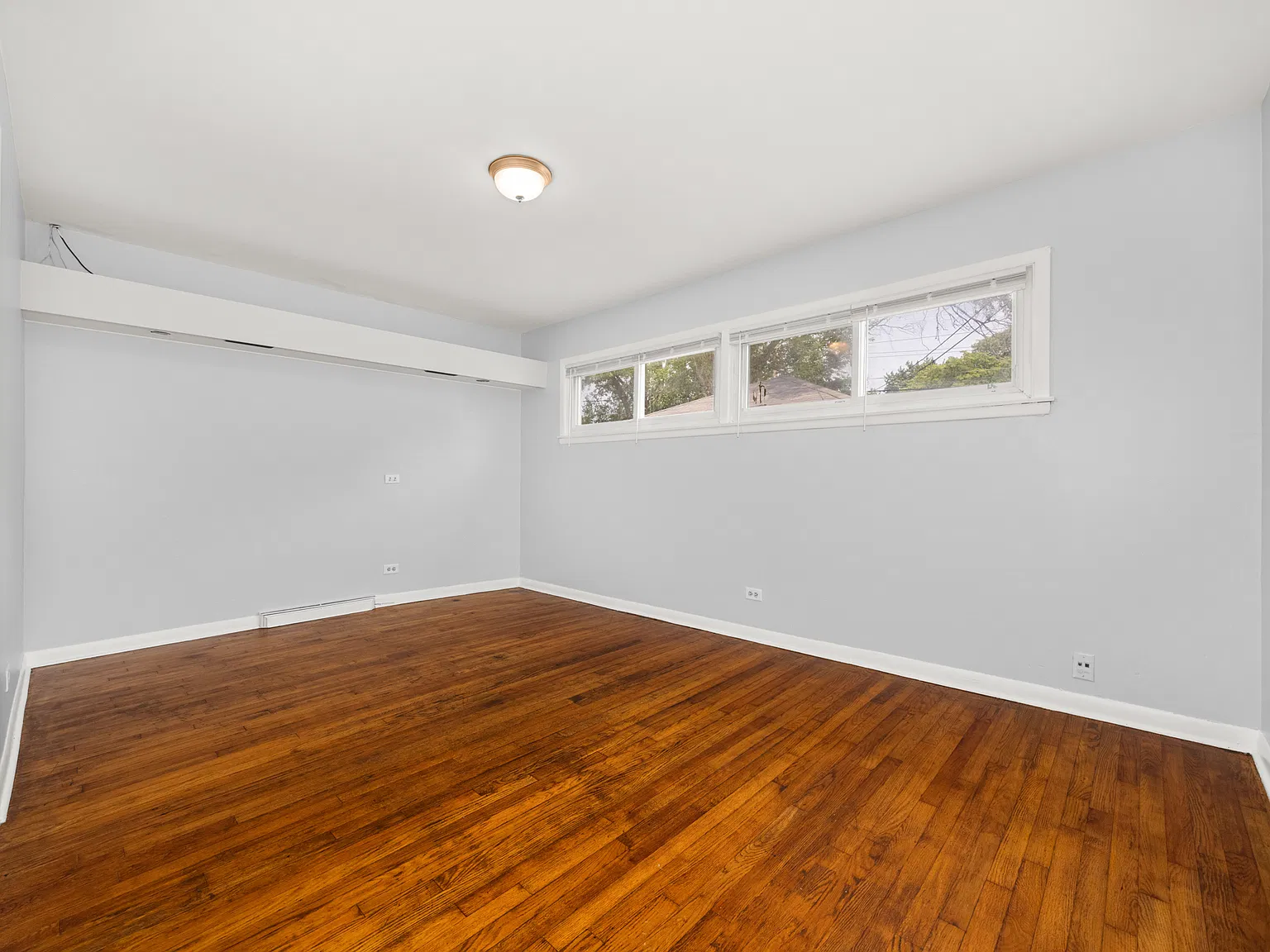 3 bed, 1100 sqft, $2,350 — Photo 4