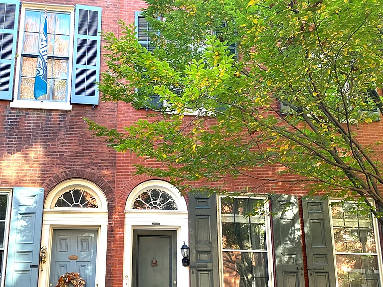 1024 Clinton St — Photo 1